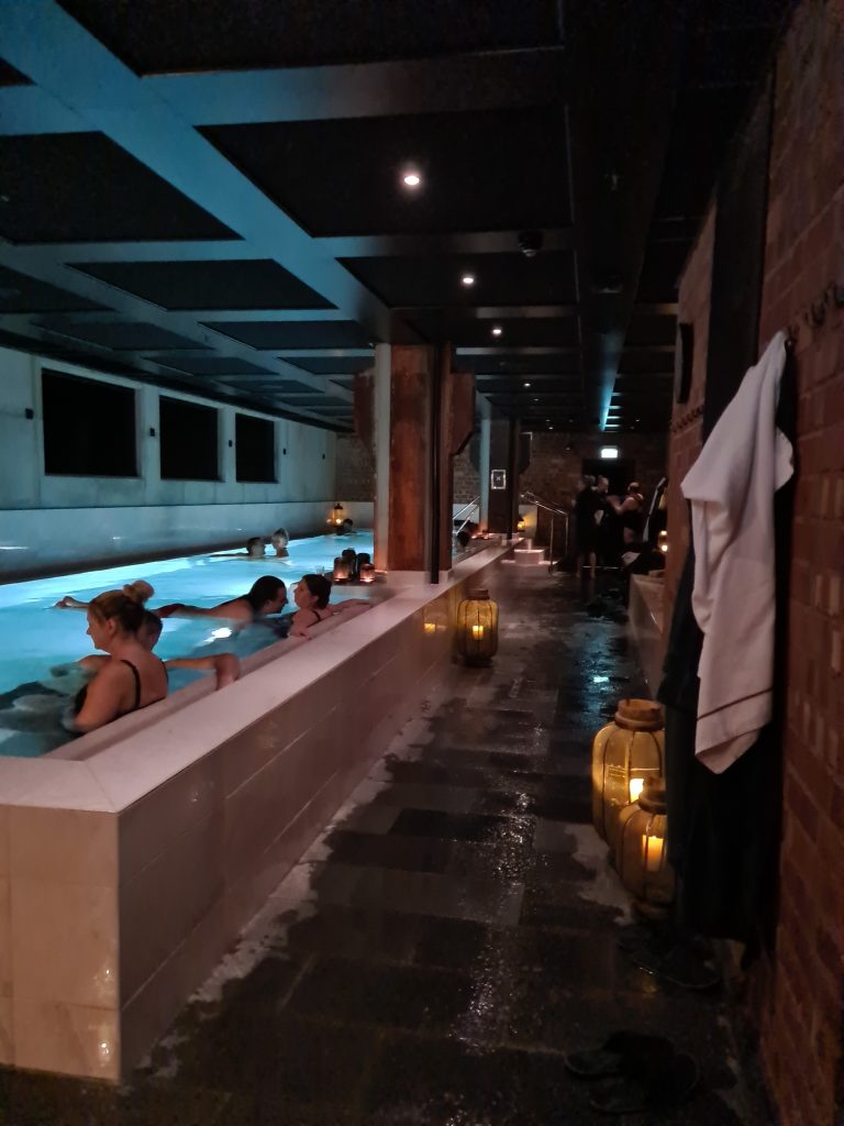 Vid hotellvistelse, med lånebil - bild i artikeln från OurBackyardEurope