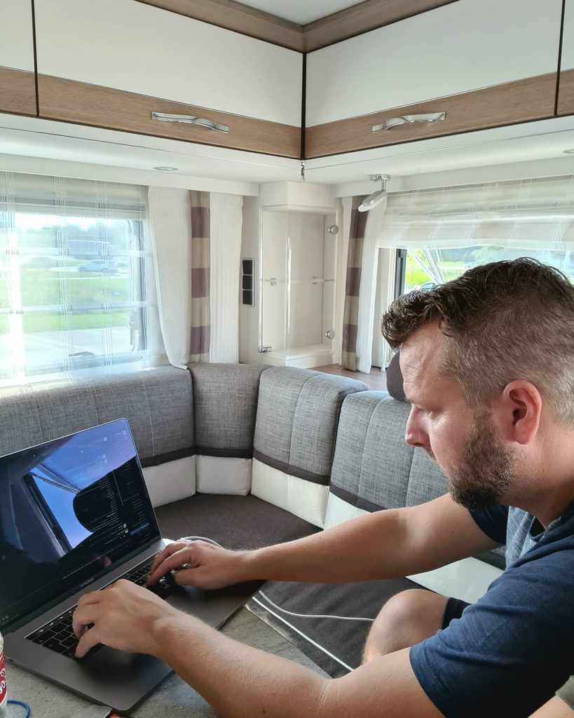 Jobba från husbilen - artikelbild från OurBackyardEurope