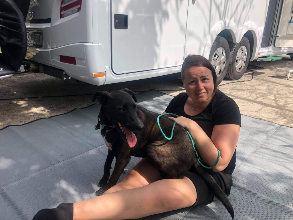 Nu har vi äntligen hämtat vår hund :) - bild i artikeln från OurBackyardEurope